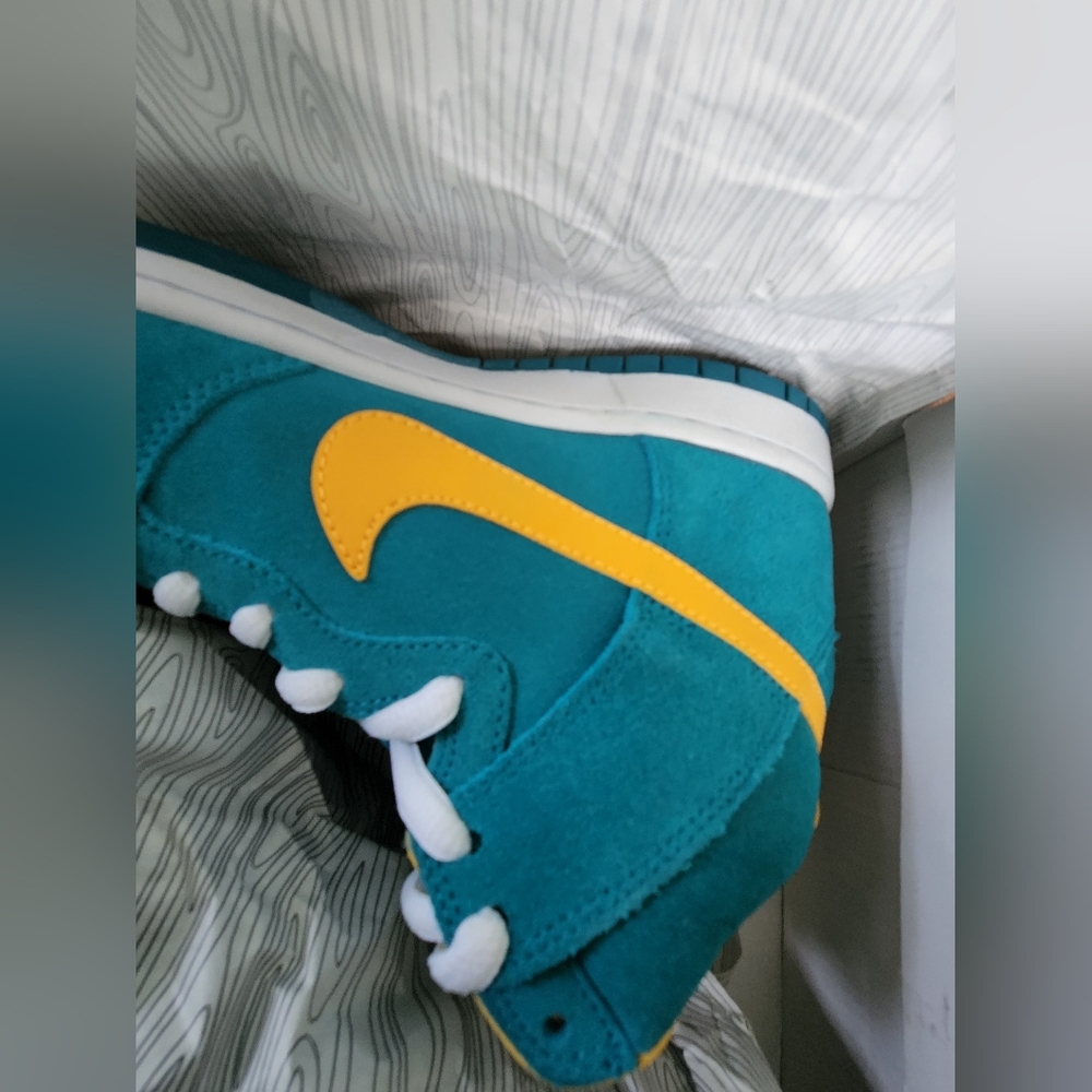 Nike SB Dunk Hi Tropical Teal and University Gold (2013) - Picture 13 of 17